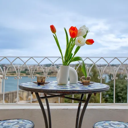 Rare 1br In Valletta's Heart By Beyond Air *