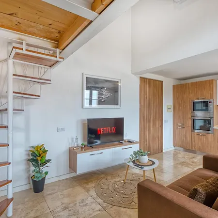 Apartament Rare 1br In Valletta's Heart By Beyond Air