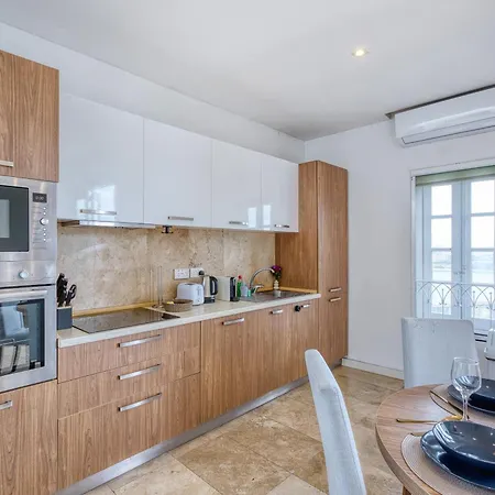 Rare 1br In Valletta's Heart By Beyond Air Apartament