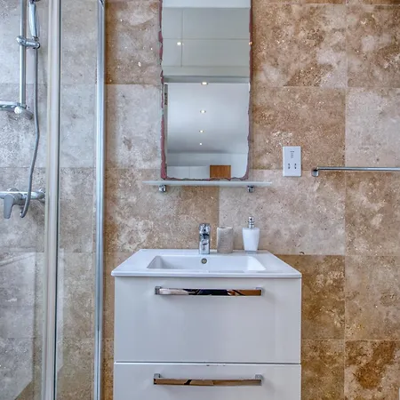 Rare 1br In Valletta's Heart By Beyond Air Apartament *