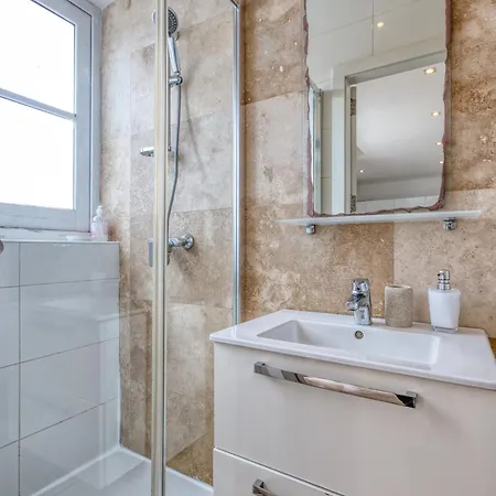 Rare 1br In Valletta's Heart By Beyond Air Apartament Valletta