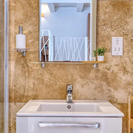 Apartament Rare 1br In Valletta's Heart By Beyond Air *