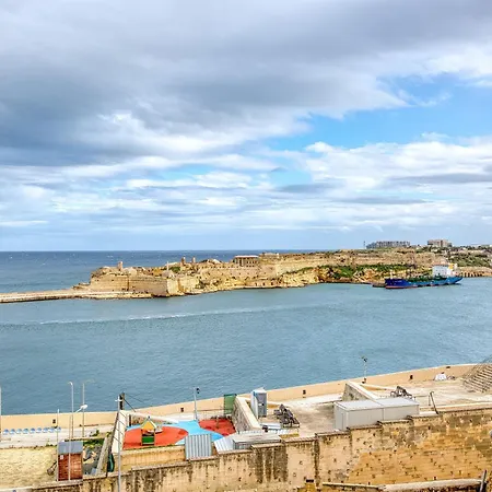 Rare 1br In Valletta's Heart By Beyond Air Apartament *