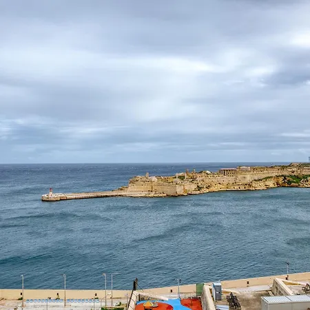 Rare 1br In Valletta's Heart By Beyond Air