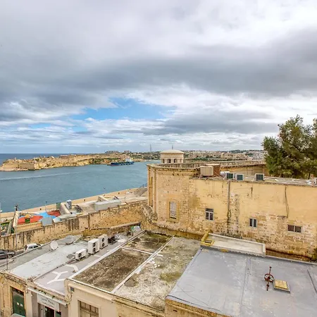 Rare 1br In Valletta's Heart By Beyond Air Apartament