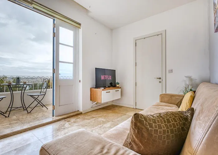 Rare 1br In Valletta's Heart By Beyond Air Apartament *