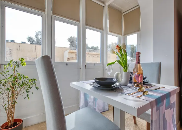 Rare 1br In Valletta's Heart By Beyond Air Apartament Valletta