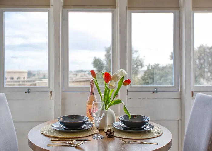 Apartament Rare 1br In Valletta's Heart By Beyond Air *