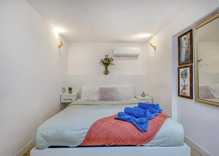 Rare 1br In Valletta's Heart By Beyond Air