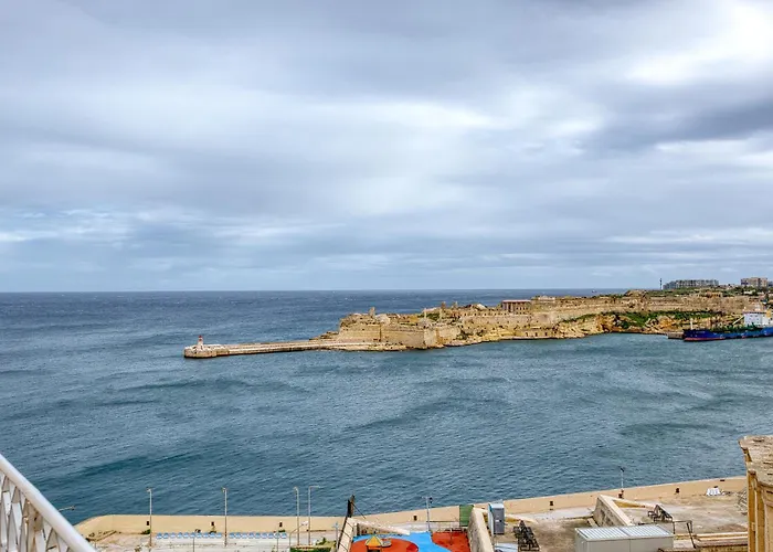 Rare 1br In Valletta's Heart By Beyond Air